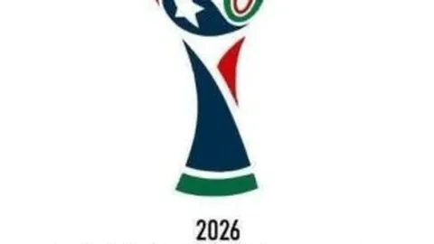 “连续17次刷新三双记录，2025年选秀首轮第10顺位佩顿与鹈鹕队达成续约协议。”